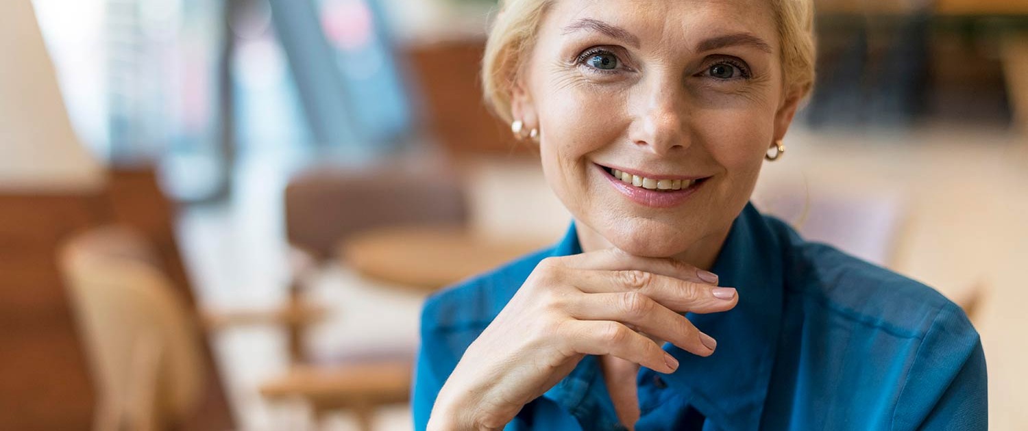 portrait-einer-aelteren-geschaeftsfrau
